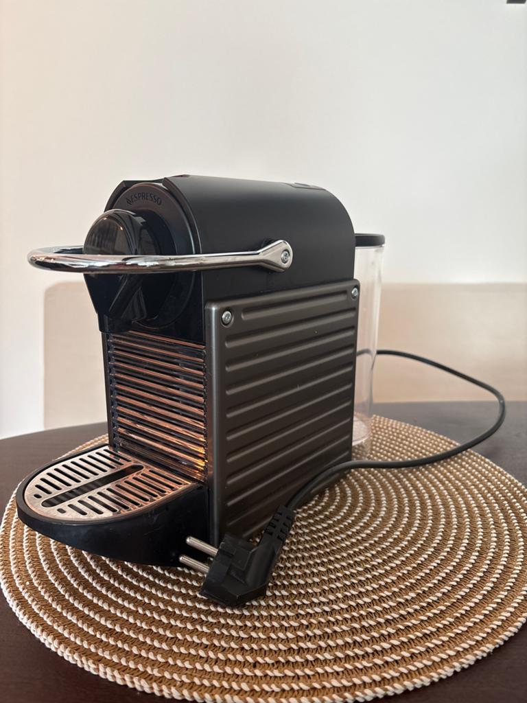 Nespresso Pixie Koffiemachine, Witgoed en Apparatuur, Koffiezetapparaten, Gebruikt, Koffiepads en cups, Koffiemachine, 1 kopje