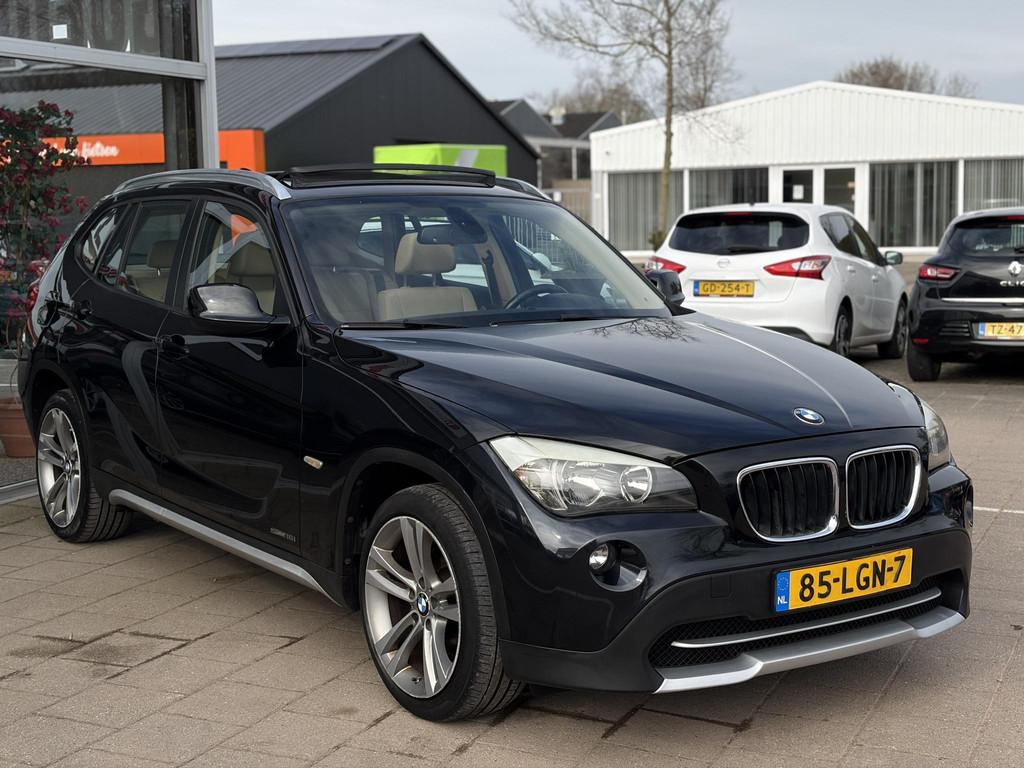 BMW X1 sDrive18i Executive Automaat / Leder / Pano / Stoelve, Beige, 4 cilinders, Zwart, Origineel Nederlands
