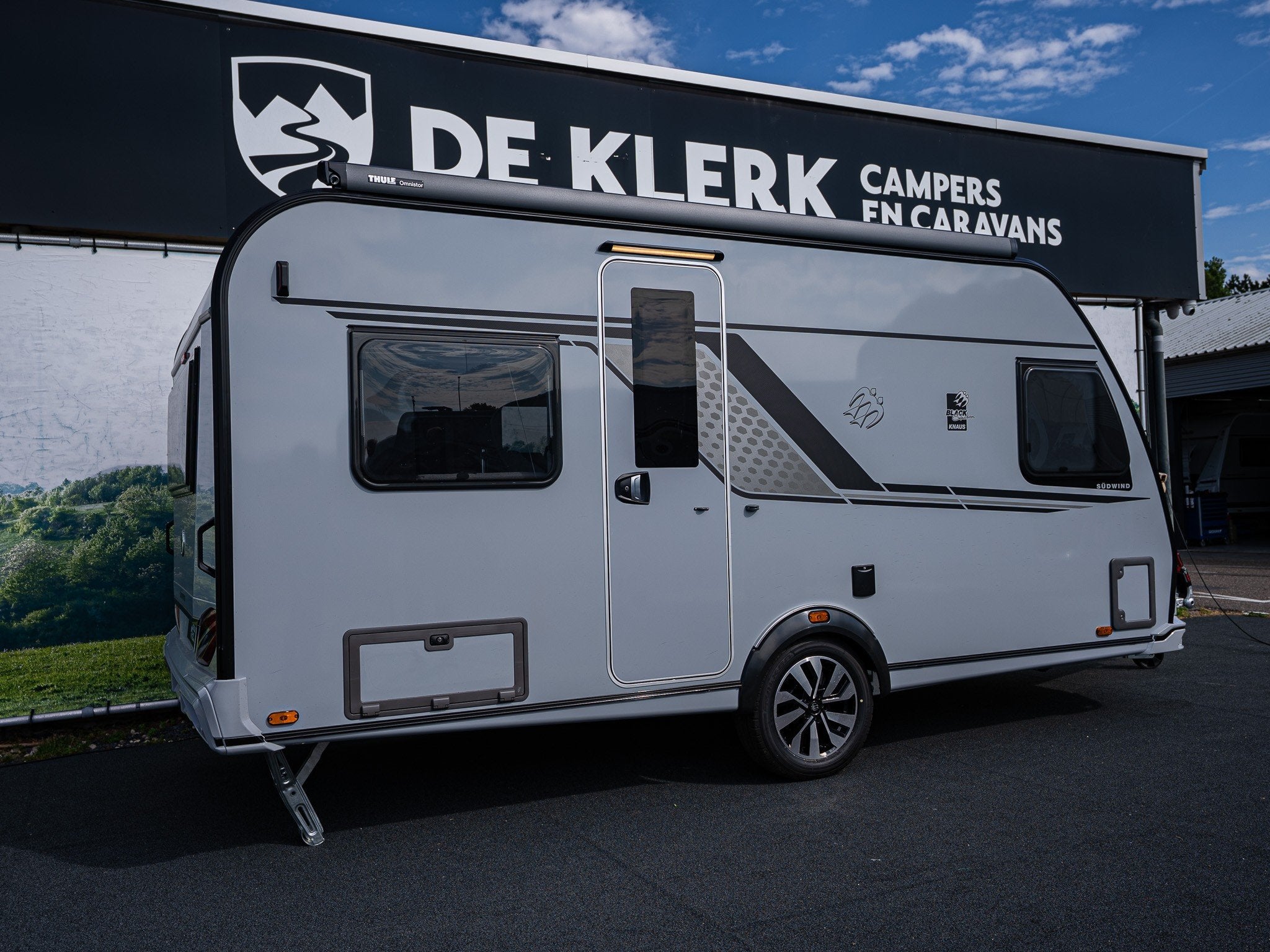 Knaus SUDWIND 450 FU Black Selection / 50% Deals (bj 2027), Bedrijf, Info@deklerkcaravans.nl, 6 tot 7 meter, Knaus