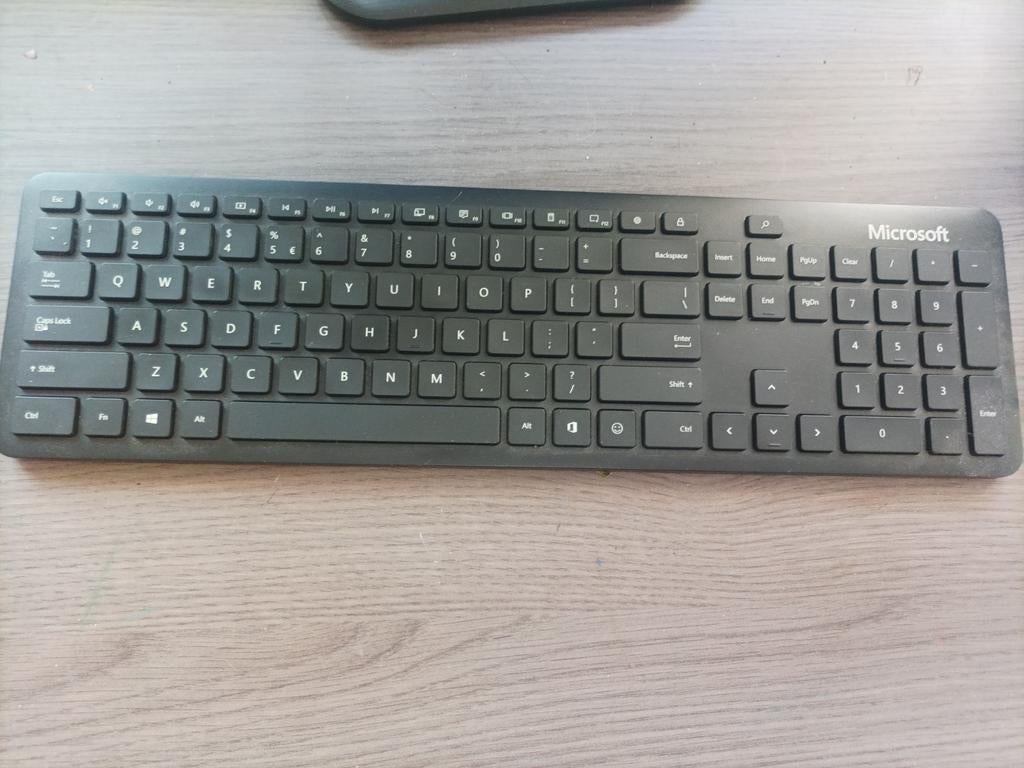 Toetsenbord bluetooth, Computers en Software, Toetsenborden, Ophalen, Zo goed als nieuw
