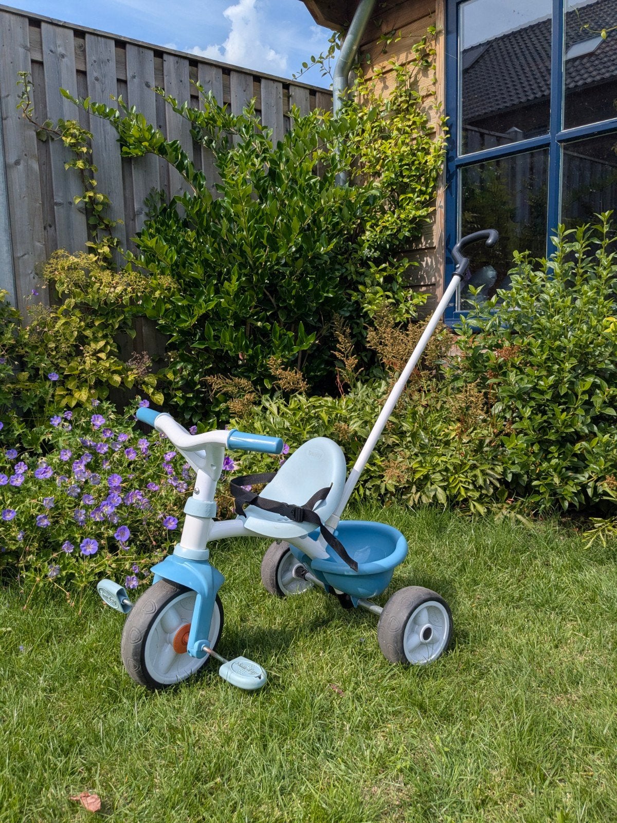 Smoby driewieler met duwstang - blauw (gebruikt), Fietsen en Brommers, Ophalen, Gebruikt, Smoby, Duwstang