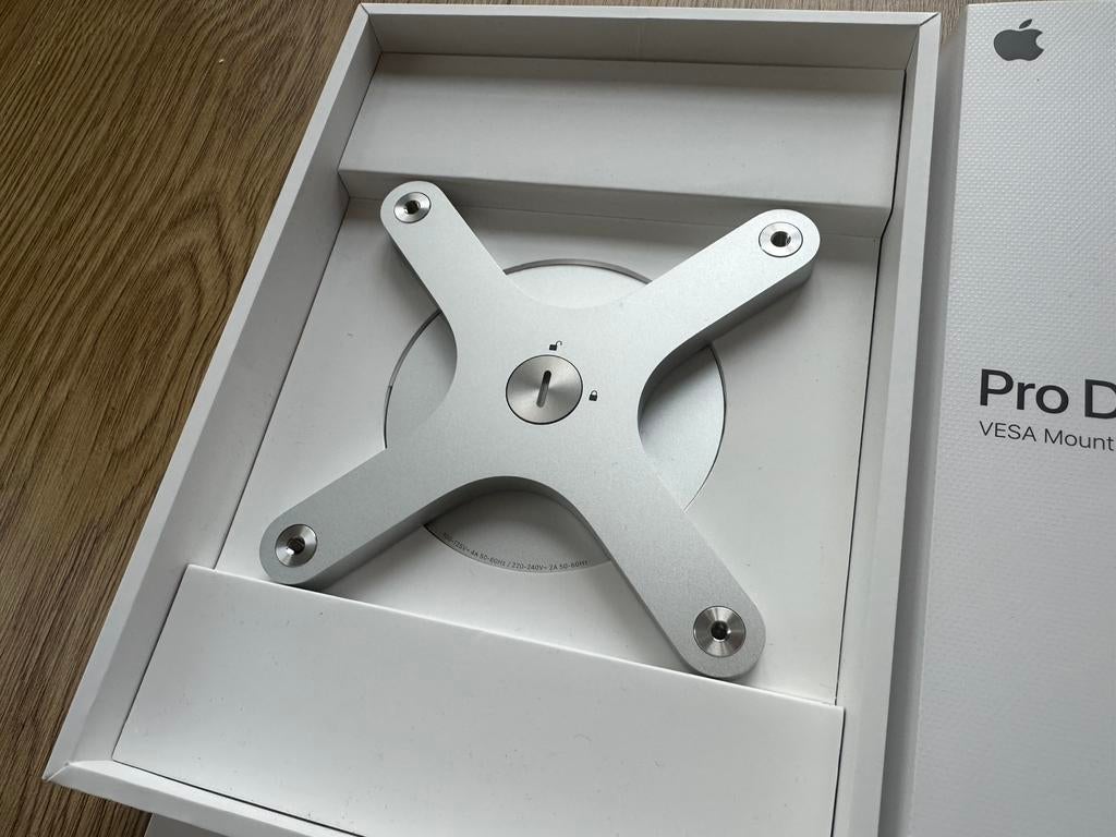 Apple Pro Display XDR Vesa Mount Adapter Nieuw Met Garantie!, Computers en Software, Apple Desktops, Ophalen of Verzenden, Zo goed als nieuw