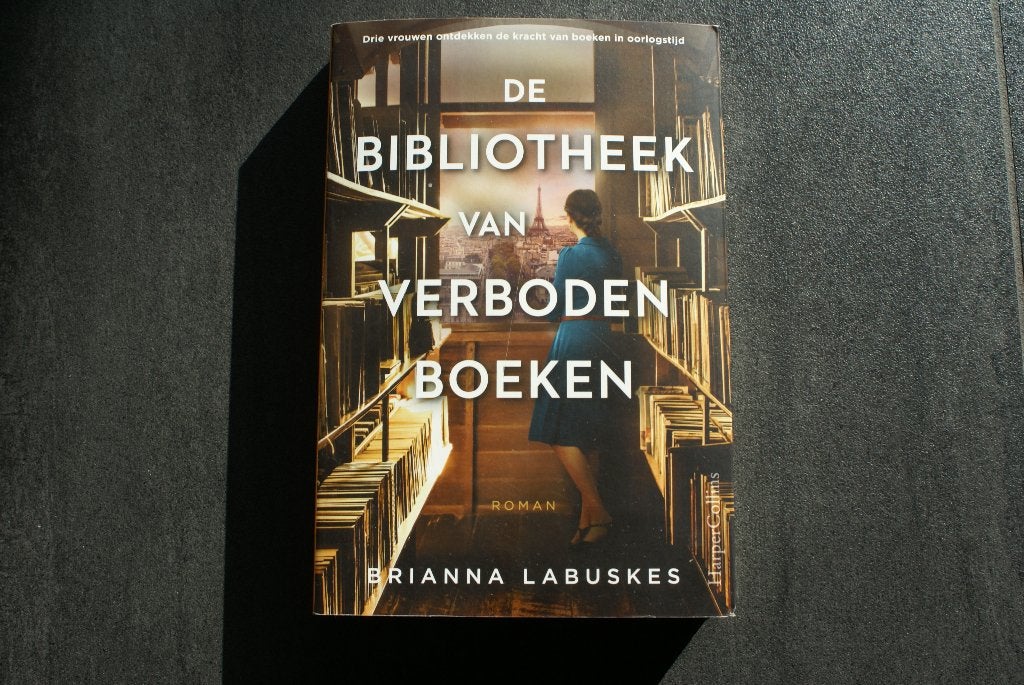 DE BIBLIOTHEEK VAN VERBODEN BOEKEN   2023   Brianna Labuskes, Ophalen of Verzenden, Zo goed als nieuw