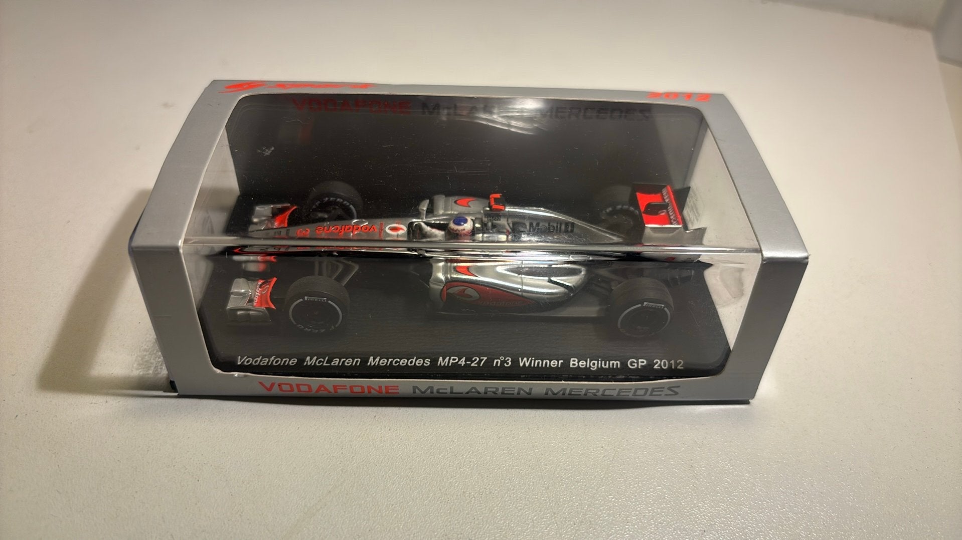 F1 McLaren mercedes mp4/27 Vodafone jenson button spark 1.43, Overige merken, Auto, Ophalen of Verzenden, A