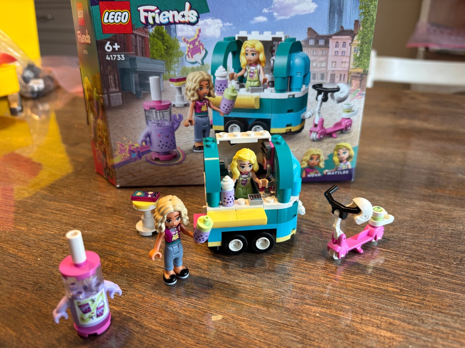 LEGO Friends 41733 Mobiele Bubble Tea Shop, Ophalen of Verzenden, Zo goed als nieuw, Overige merken