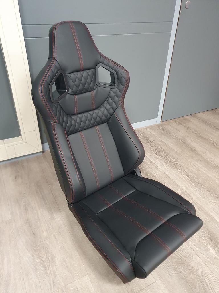 Set Nieuwe verstelbare sportstoelen Zwart leer rode stiksels, Ophalen