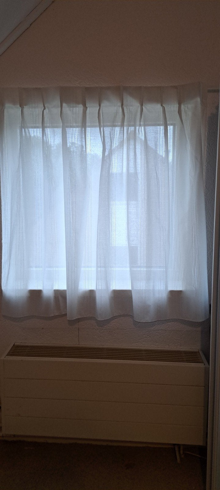 Witte vitrage gordijnen met streepdessin, Gebruikt, 100 tot 150 cm, Ophalen of Verzenden, Modern, Licht, Transparant