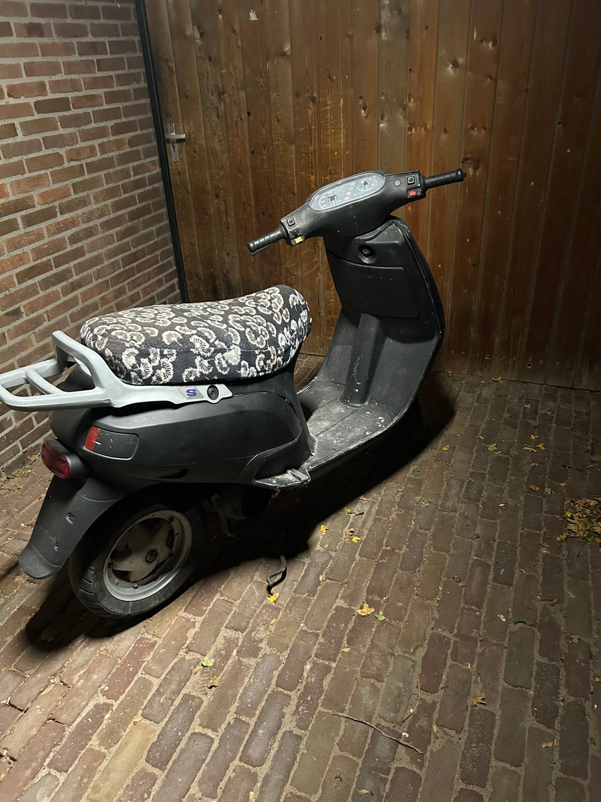 Piaggio skr 150 cc project, Fietsen en Brommers, Ophalen, Zo goed als nieuw