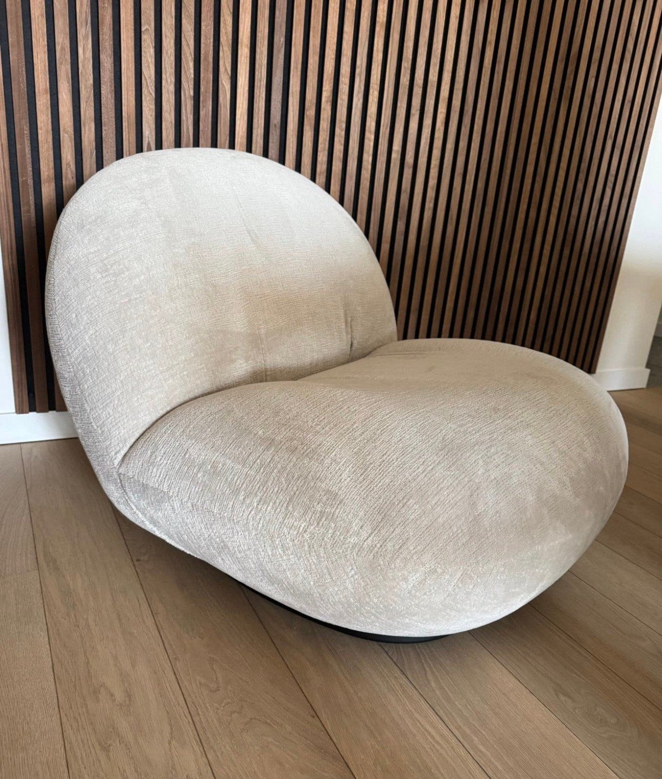 Gubi Pacha fauteuil in luxe Chenille stof, Ophalen, Nieuw, Stof, 50 tot 75 cm