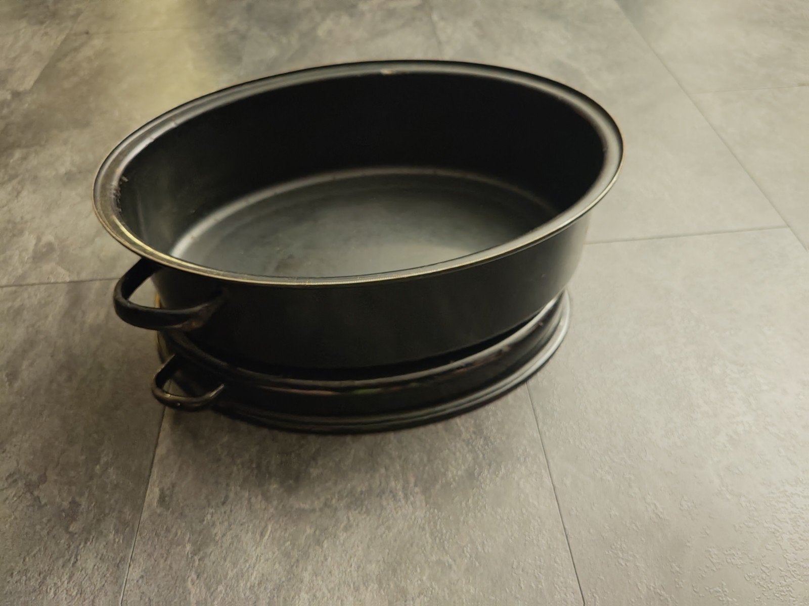 Ovale braadslede met grilldeksel - Zwart emaille, Huis en Inrichting, Keuken | Potten en Pannen, Gebruikt, Braadpan, Ophalen of Verzenden