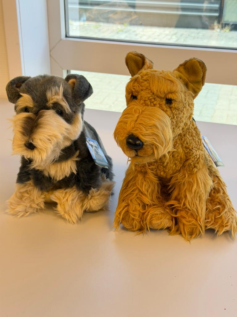 2x Faithful Knuffelhond Schnauzer Airedale knuffel honden, Kinderen en Baby's, Speelgoed | Knuffels en Pluche, Nieuw, Hond, Middelgroot (20 tot 80 cm)