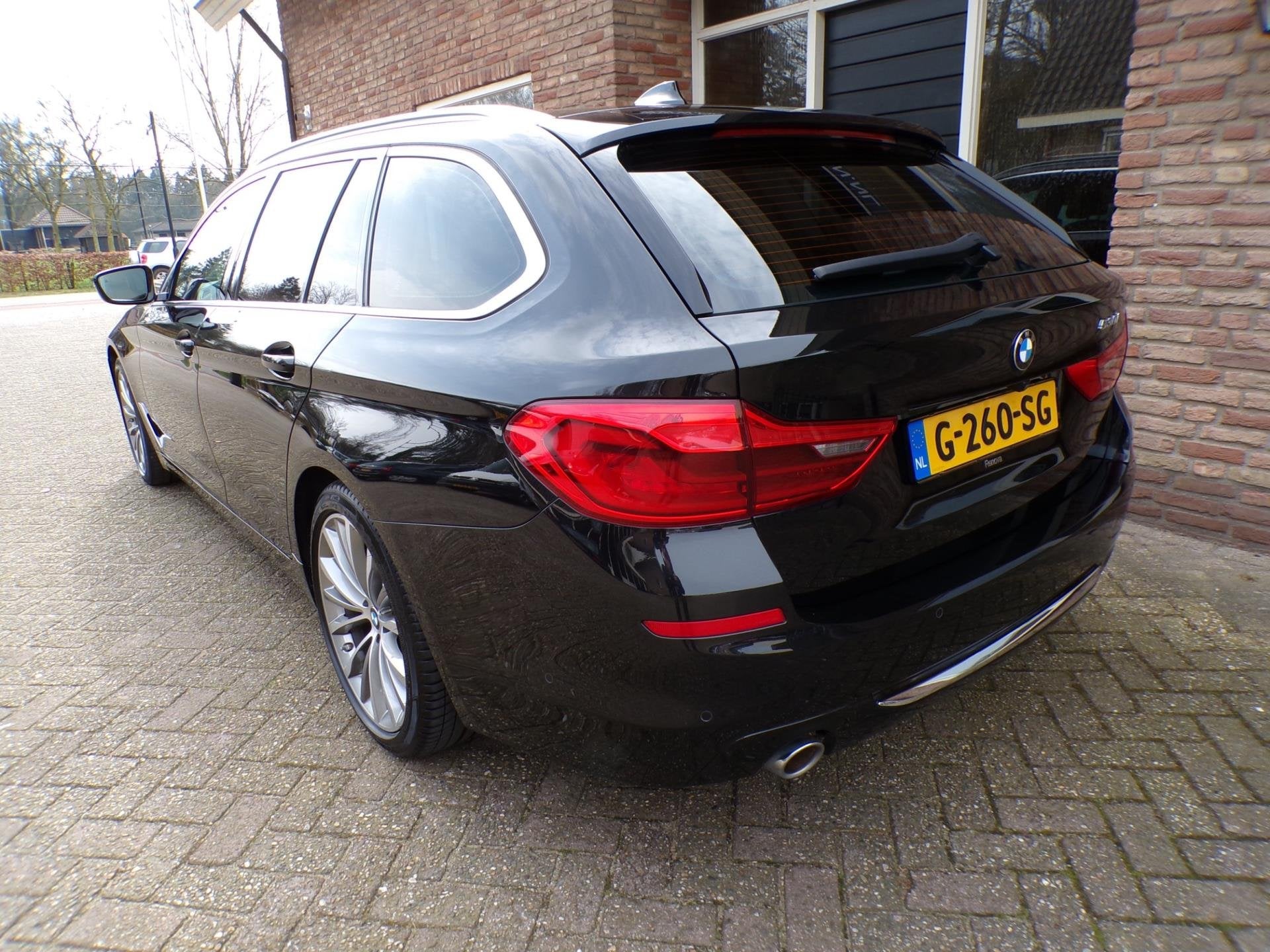 Foto 3 van BMW 5-serie Touring 530i High Executive Automaat / Leder / N