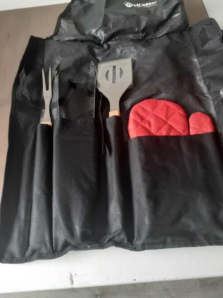 nieuw bbq schort met inhoud, Ophalen, Nieuw, Onbekend