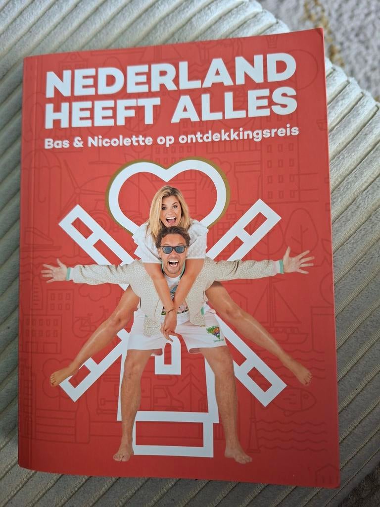 Nicolette van Dam - Nederland heeft Alles, Overige merken, Fiets- of Wandelgids, Zo goed als nieuw, Benelux