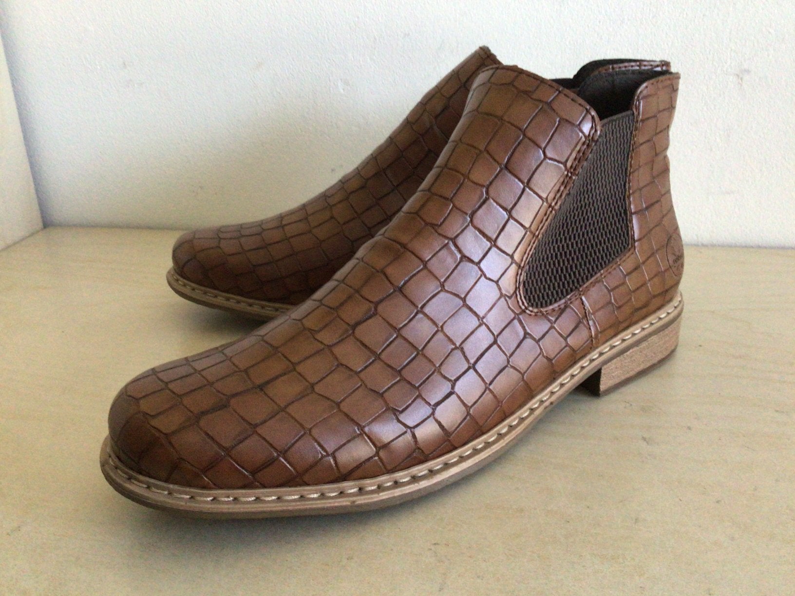 Rieker laarsjes maat 43. Nieuw!, Bruin, Boots, Nieuw, Ophalen of Verzenden