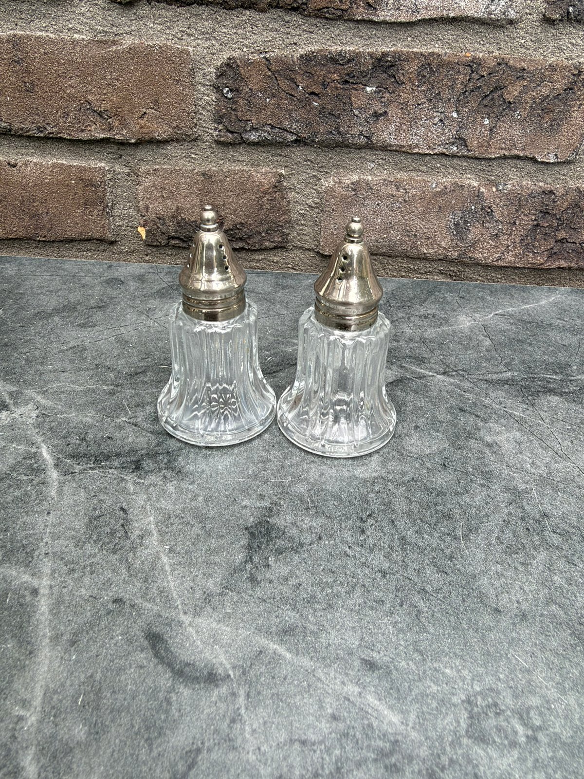 Vintage glazen peper en zoutstel met verzilverde doppen, Ophalen of Verzenden
