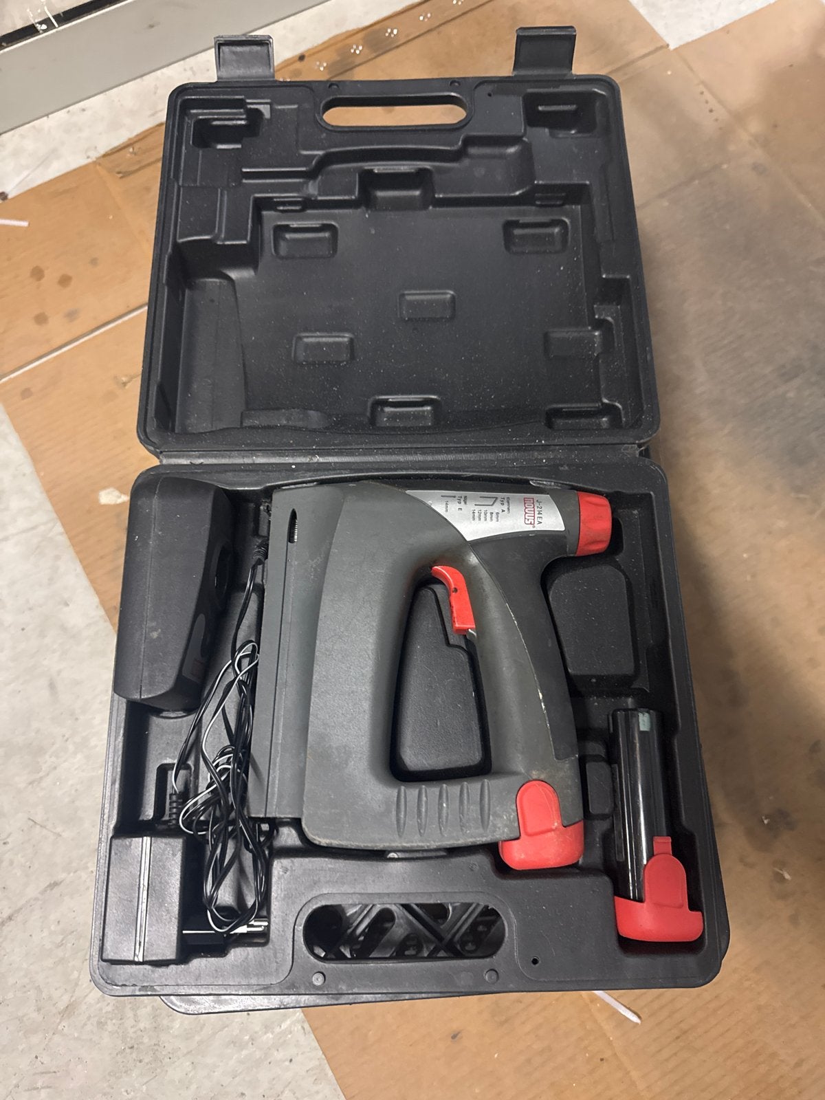 Novus J-214EA Tacker - Elektrisch Nietpistool, Ophalen of Verzenden, Gebruikt, Tacker/nietmachine, Overige merken