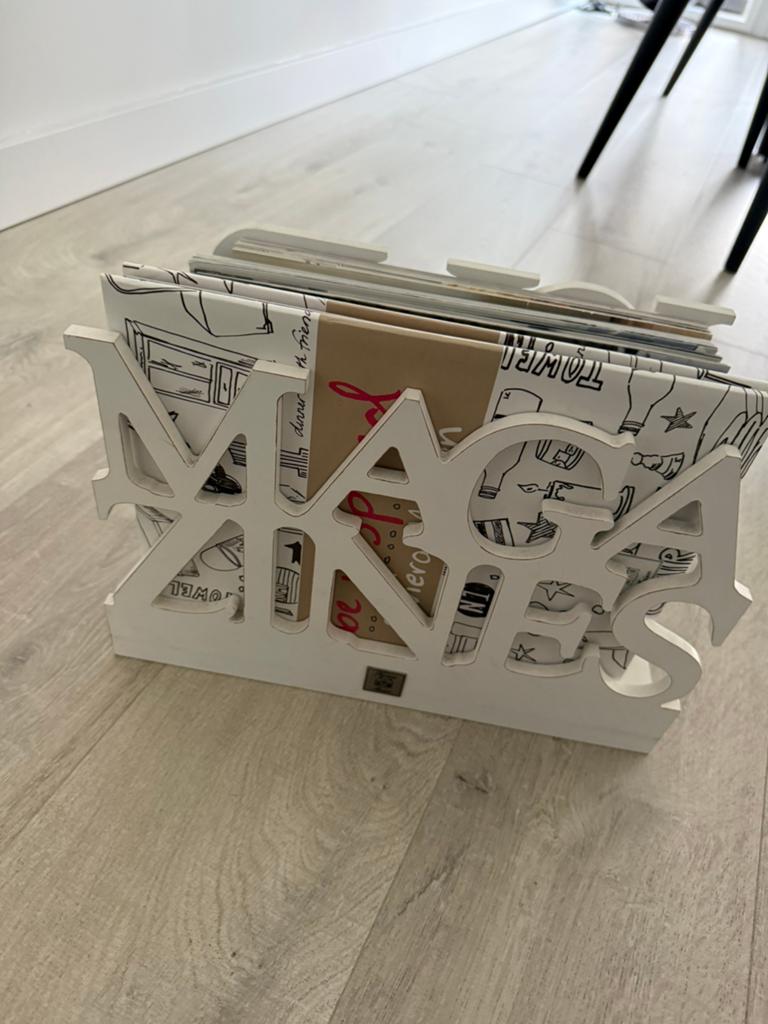 Riviera maison magazine houder, Huis en Inrichting, Woonaccessoires | Krantenbakken en Lectuurbakken, Ophalen, Zo goed als nieuw