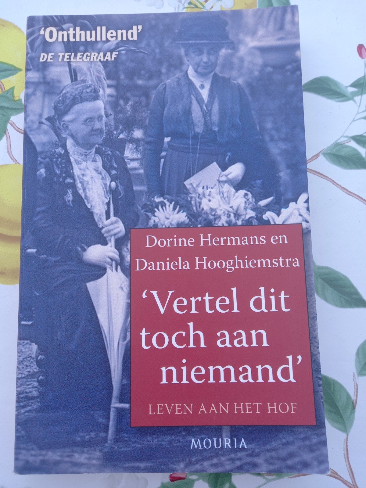 m14 Daniela Hooghiemstra - Vertel dit toch aan niemand, Boeken, Ophalen of Verzenden, Gelezen, Daniela Hooghiemstra; Dorine Hermans