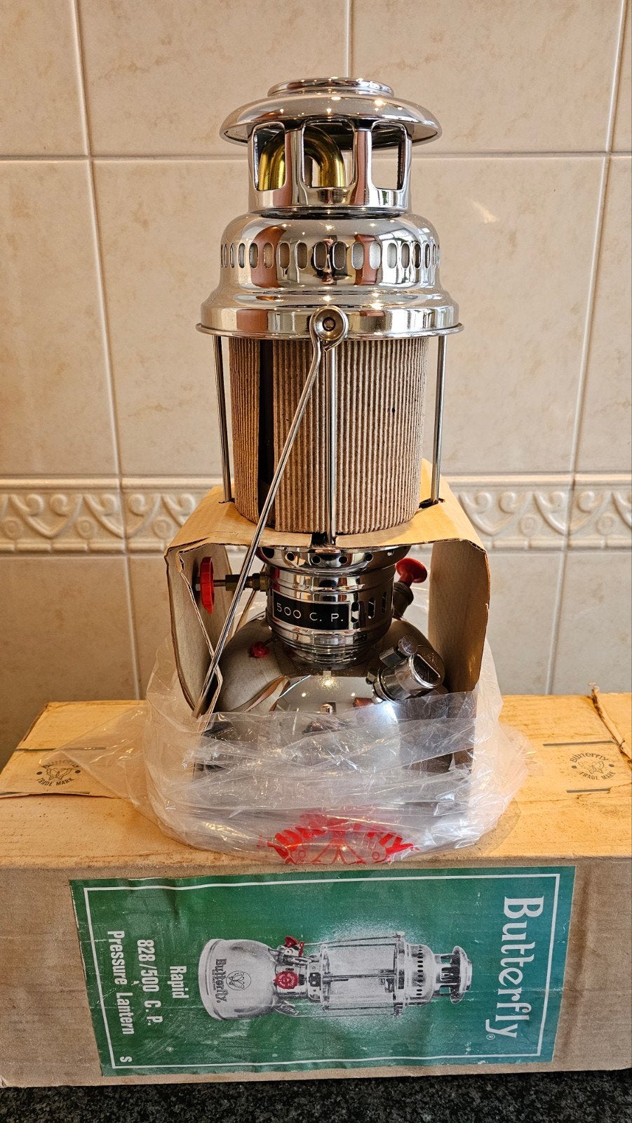 Nieuwe Butterfly Rapid 828/500 C.P. petroleumlamp, Ophalen