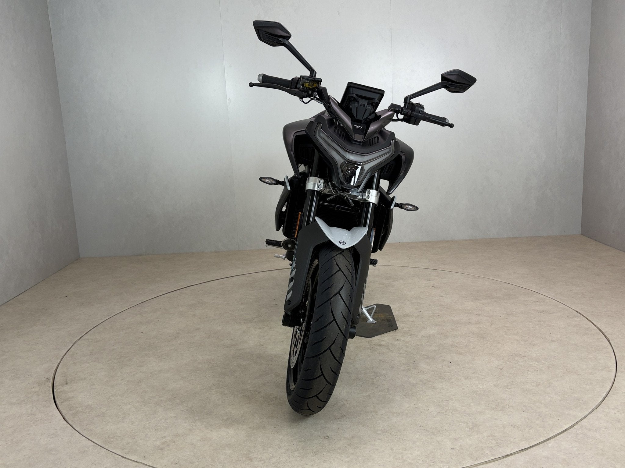 CFMOTO 800NK Advenced TC (bj 2026), Meer dan 35 kW, Naked bike, Contact@bwimport.be, Bedrijf