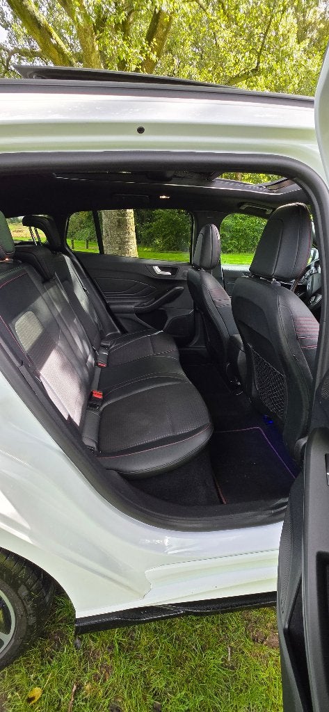 Foto 18 van Ford Focus Wagon 1.5 ST-Line 8-Aut 2020 Full Pano Body Trekh