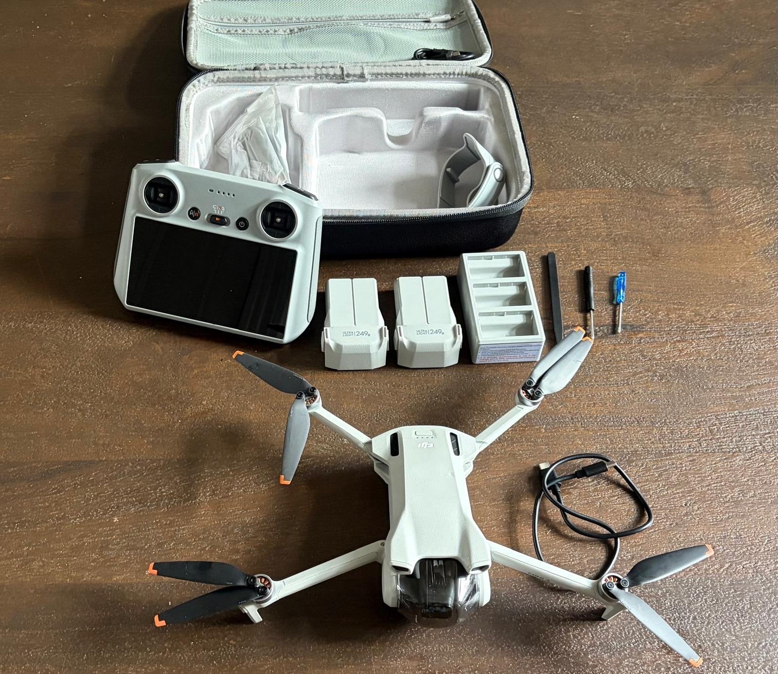 DJI Mini 3 Pro Fly More Combo met RC-controller, Audio, Tv en Foto, Drones, 30 tot 45 minuten, Cameradrone, Extra accu('s), 5 tot 10 kilometer