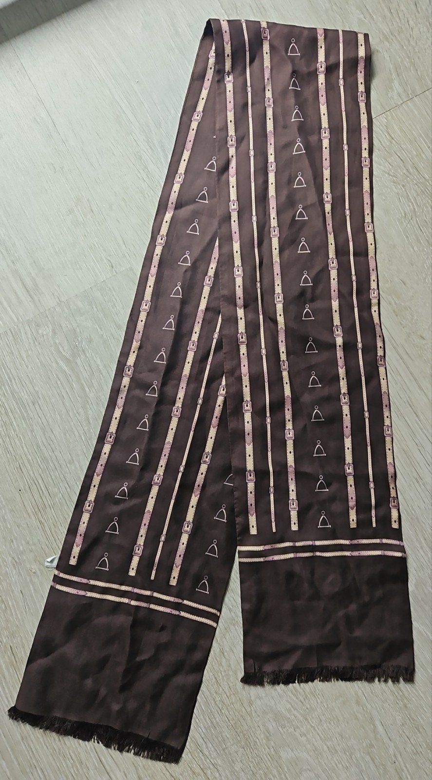 Vintage 100% zijden ruitersjaal Soie twill Bruin riem beugel, Ophalen of Verzenden, Zo goed als nieuw, Sjaal