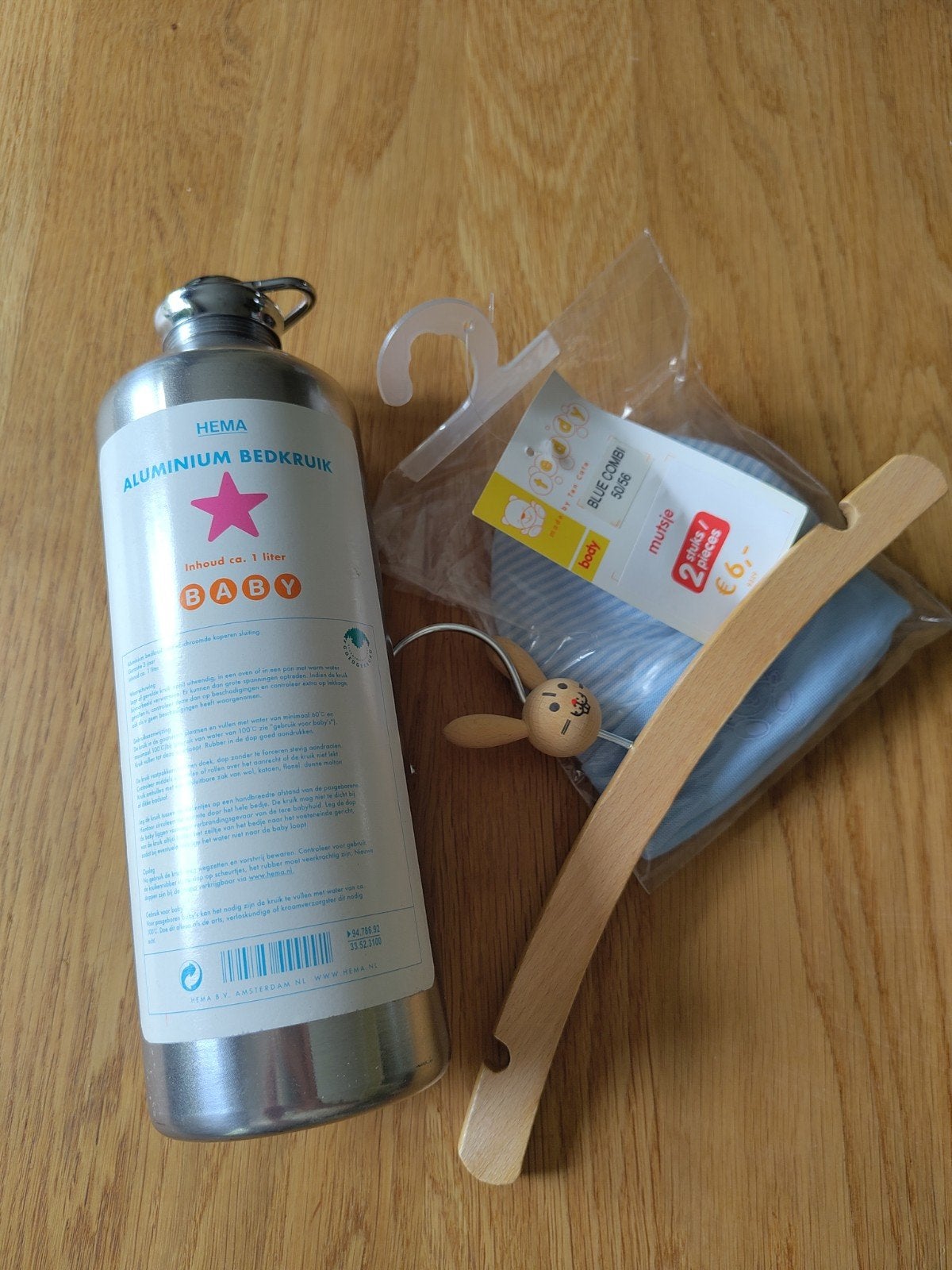 Hema Aluminium Bedkruik, Mutsjes en Houten Kledinghanger, Ophalen of Verzenden, Nieuw, Hema / Teddy, Jongetje of Meisje