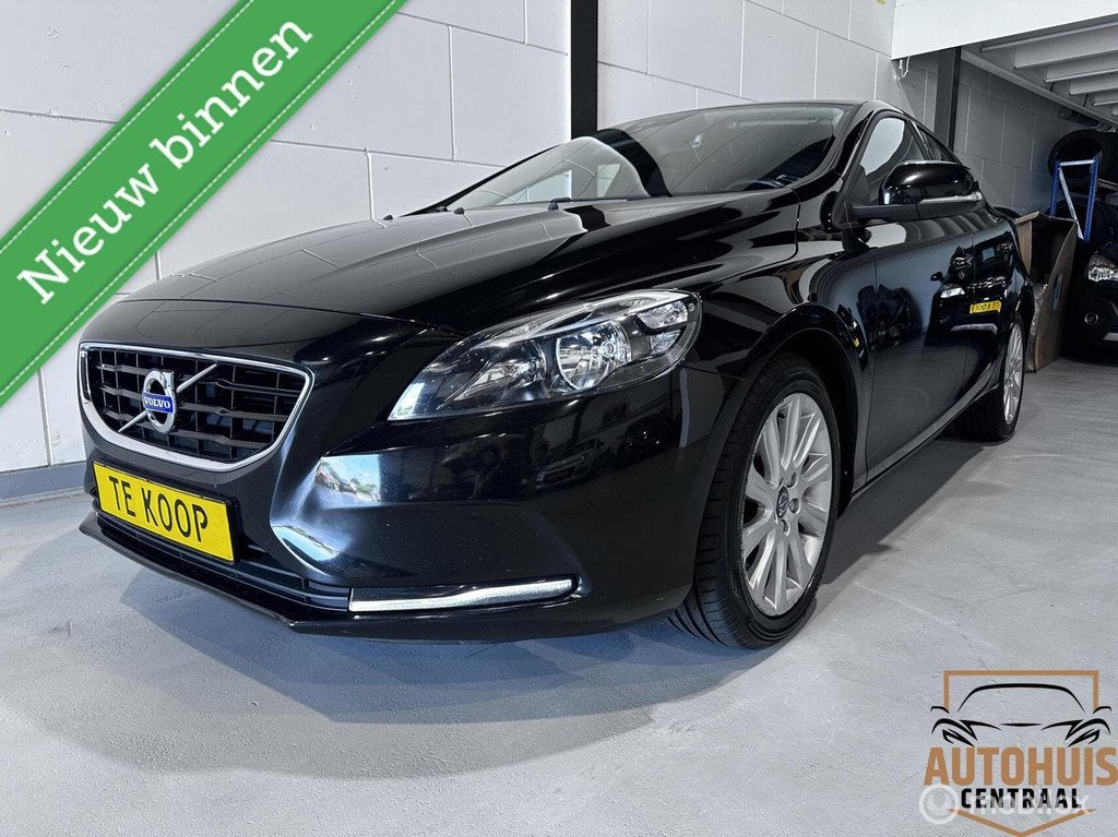 Volvo V40 2.0 T2 Momentum*NwAPK*Trekhaak*Nwbanden*Navi, Auto's, Volvo, Voorwielaandrijving, Stof, 4 cilinders, 1331 kg