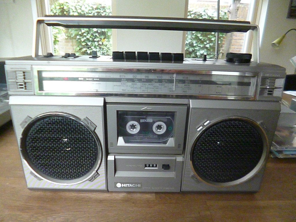 HITACHI TRK-7100B. FM/SW/MW/LW/cassette stereo., Audio, Tv en Foto, Ophalen of Verzenden, Gebruikt