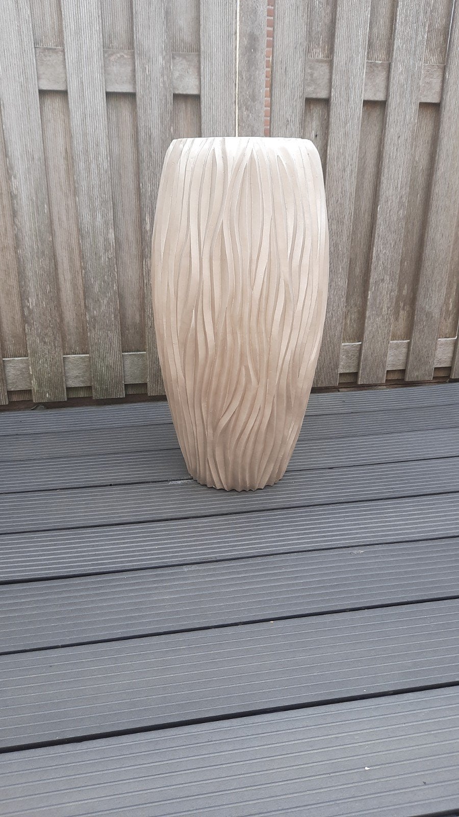 Stijlvolle bloempot met golvend design, Tuin en Terras, Bloempotten, Ophalen, Rond, Minder dan 40 cm, Balkon