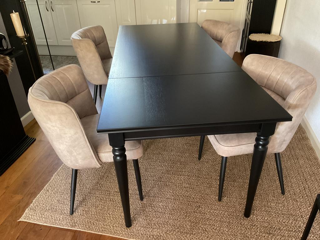 Zwarte eettafel uitschuifbaar, Ophalen, 50 tot 100 cm, Zo goed als nieuw, Vijf personen of meer