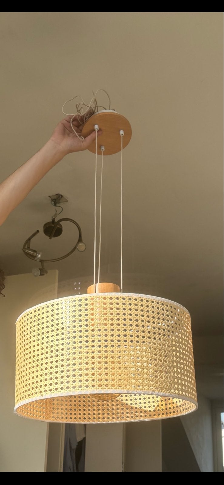 Rotan hanglamp met houten details - Studio Livit, Ophalen of Verzenden, Zo goed als nieuw, Hout, E27 (groot)