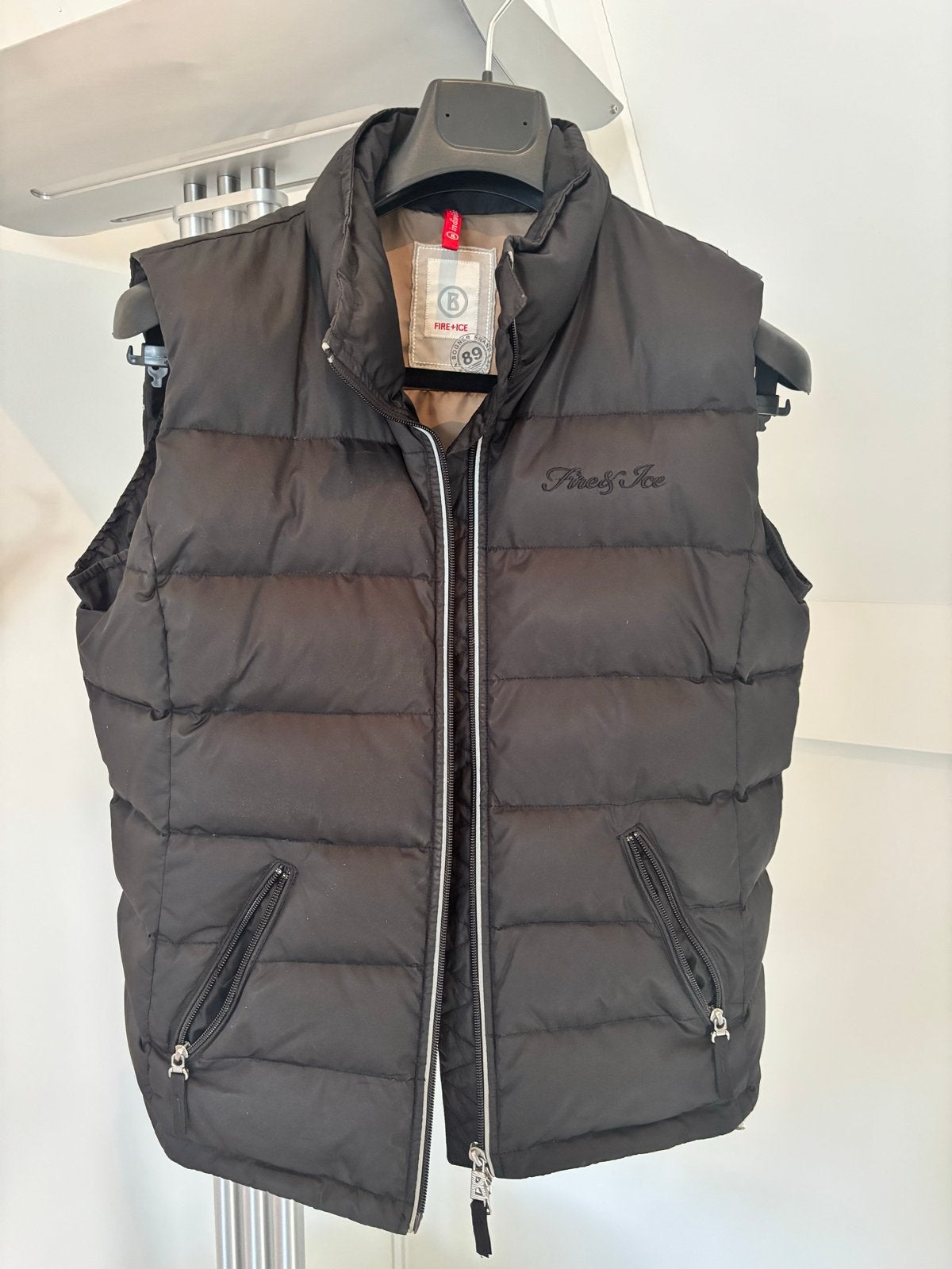 Bogner Fire and Ice donzen bodywarmer mt.40, Ophalen of Verzenden, Zo goed als nieuw, Maat 38/40 (M), Zwart