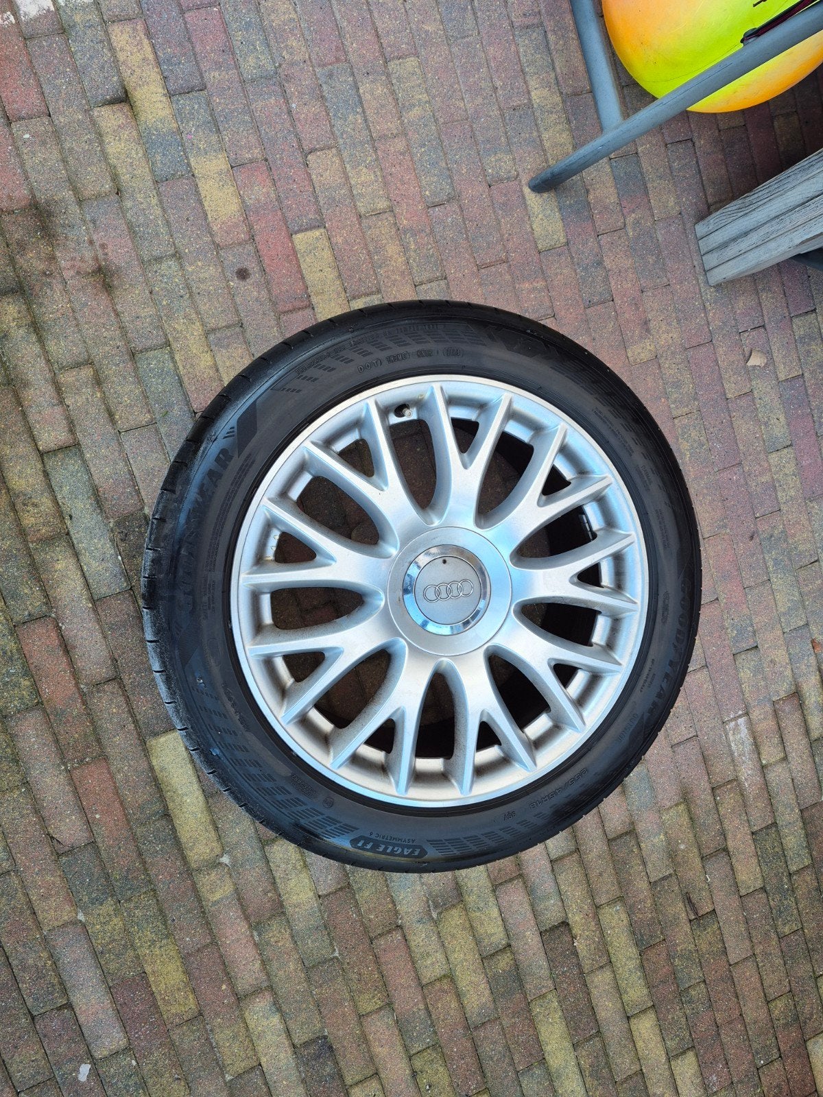 18 inch Audi velgen met Goodyear zomerbanden 255/45 R18, Auto-onderdelen, Banden en Velgen, 18 inch, Gebruikt, 255 mm, Banden en Velgen