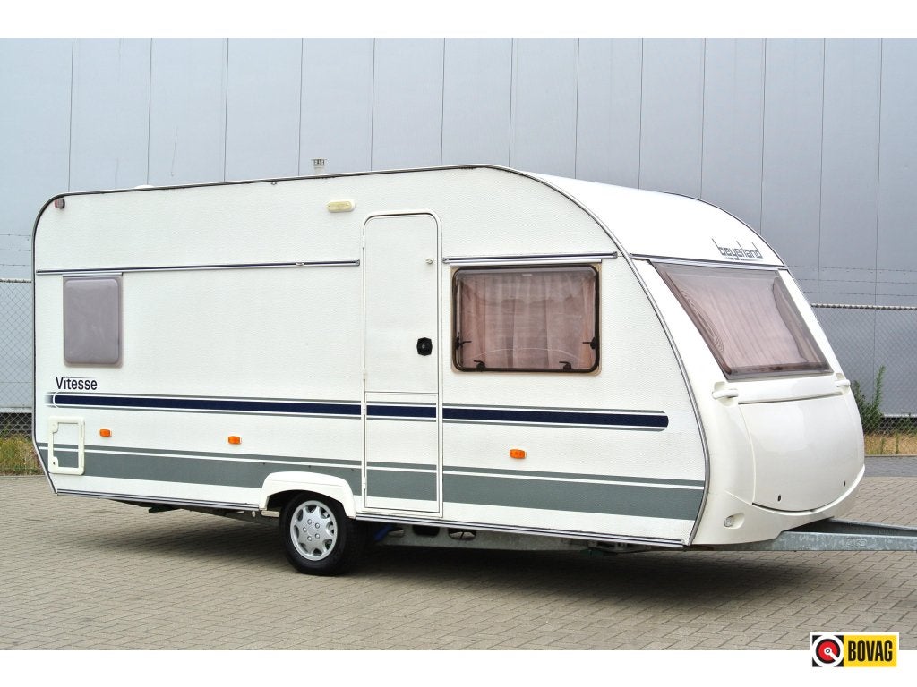 Beyerland Vitesse 460 FB|Voortent|Fransbed|Sanitair|Rondzit|, Caravans en Kamperen, Standaardzit, Schokbreker, Tot en met 2, Bedrijf