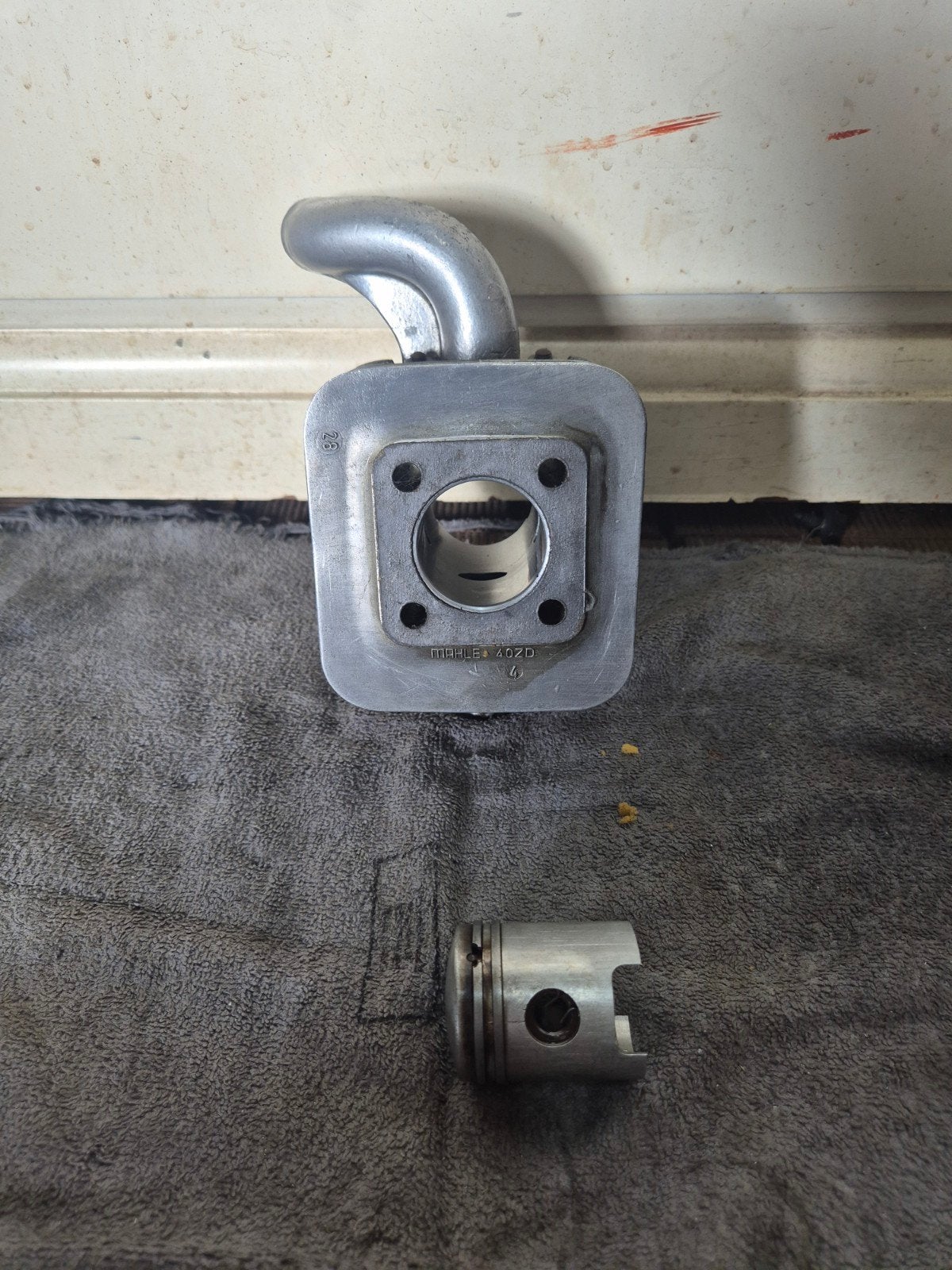 Originele 2 pk Mahle 50 cc cilinder set geforceerde koeling, Rhenen, Boslandweg 148, Ophalen of Verzenden, Cilinder