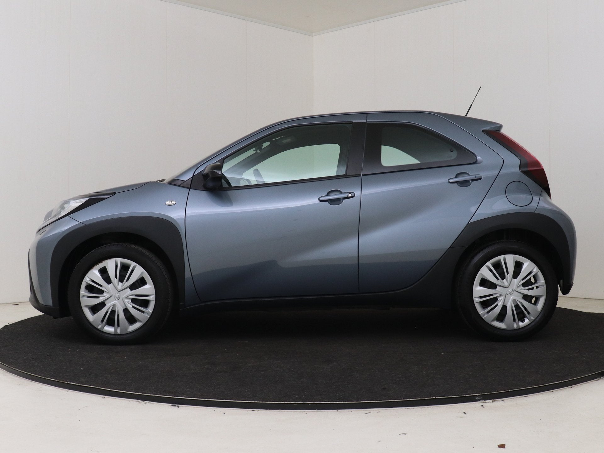 Toyota Aygo X 1.0 VVT-i MT Play | Dealer onderhouden | Apple, 12 maanden, Gebruikt, 920 kg, 4 stoelen