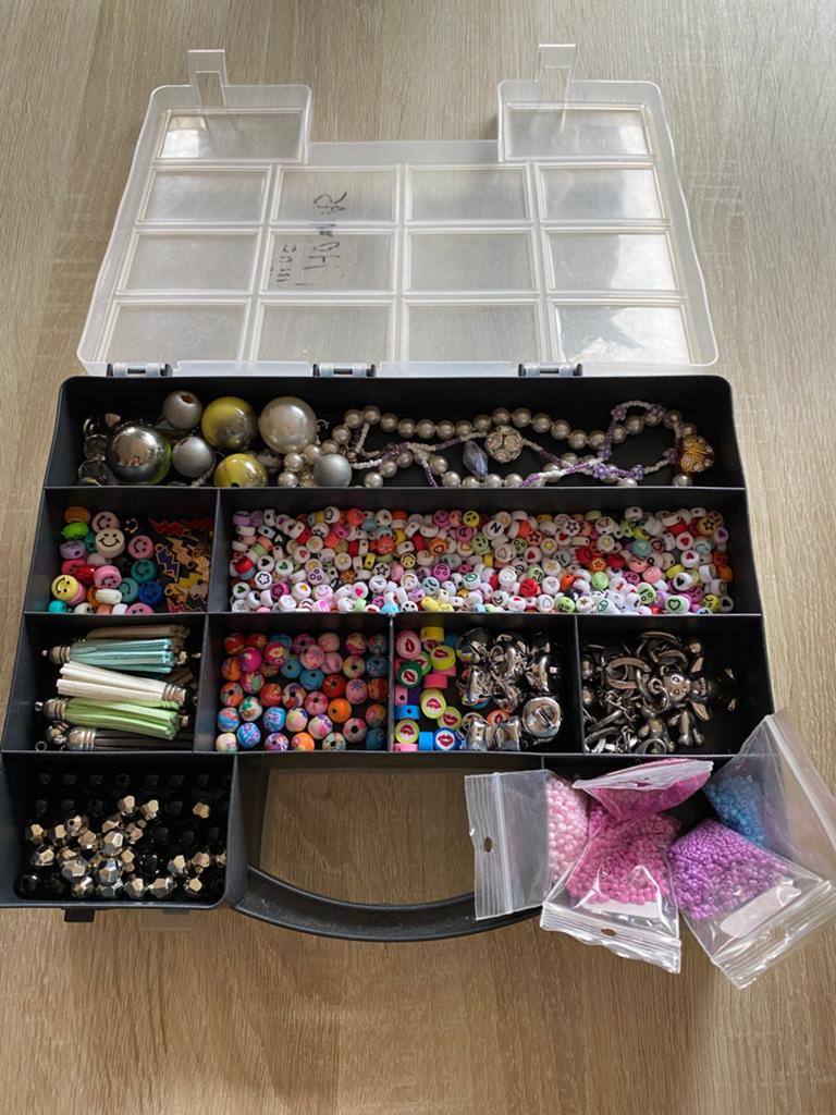 Veel kralen en accessoires, Hobby en Vrije tijd, Ophalen of Verzenden, Zo goed als nieuw, Kraal