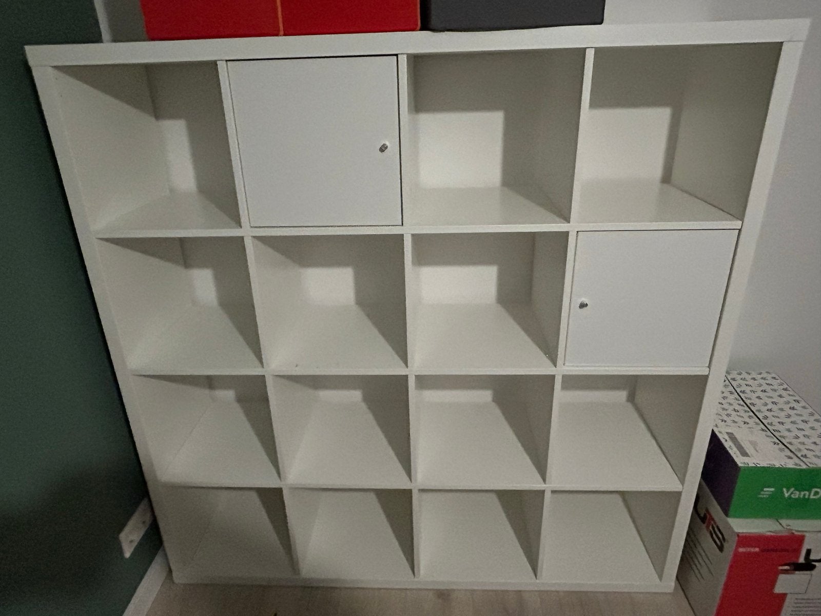 IKEA Kallax Kast 4x4 Vakken Wit - Inclusief 2 Deurtjes, Huis en Inrichting, Kasten | Boekenkasten, Ophalen, Gebruikt, 100 tot 150 cm