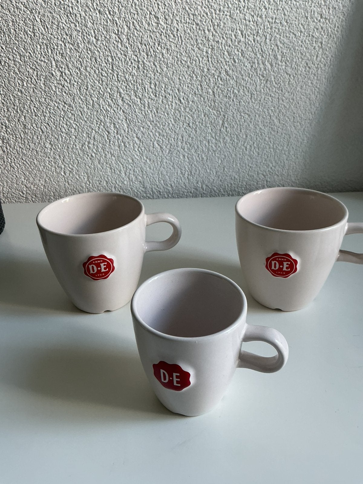 2 Douwe Egberts mokken en 1 kleine mok ( kopje), Ophalen, Nieuw, Overige typen