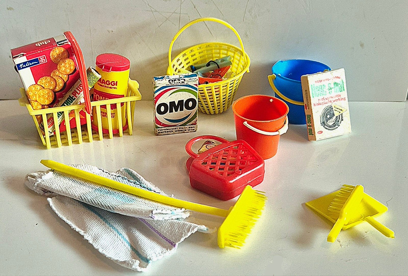 Vintage poppenhuis schoonmaak +boodschapjes retro plastic, Ophalen of Verzenden, Gebruikt, Poppenhuis