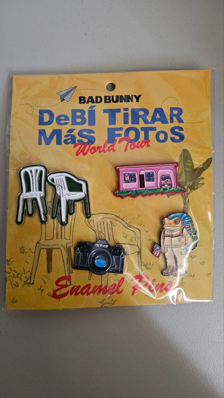 Bad Bunny 'DeBí TIRAR Más FOTOS' World Tour Pins, Verzamelen, Speldjes, Pins en Buttons, Ophalen of Verzenden, Nieuw, Overige onderwerpen