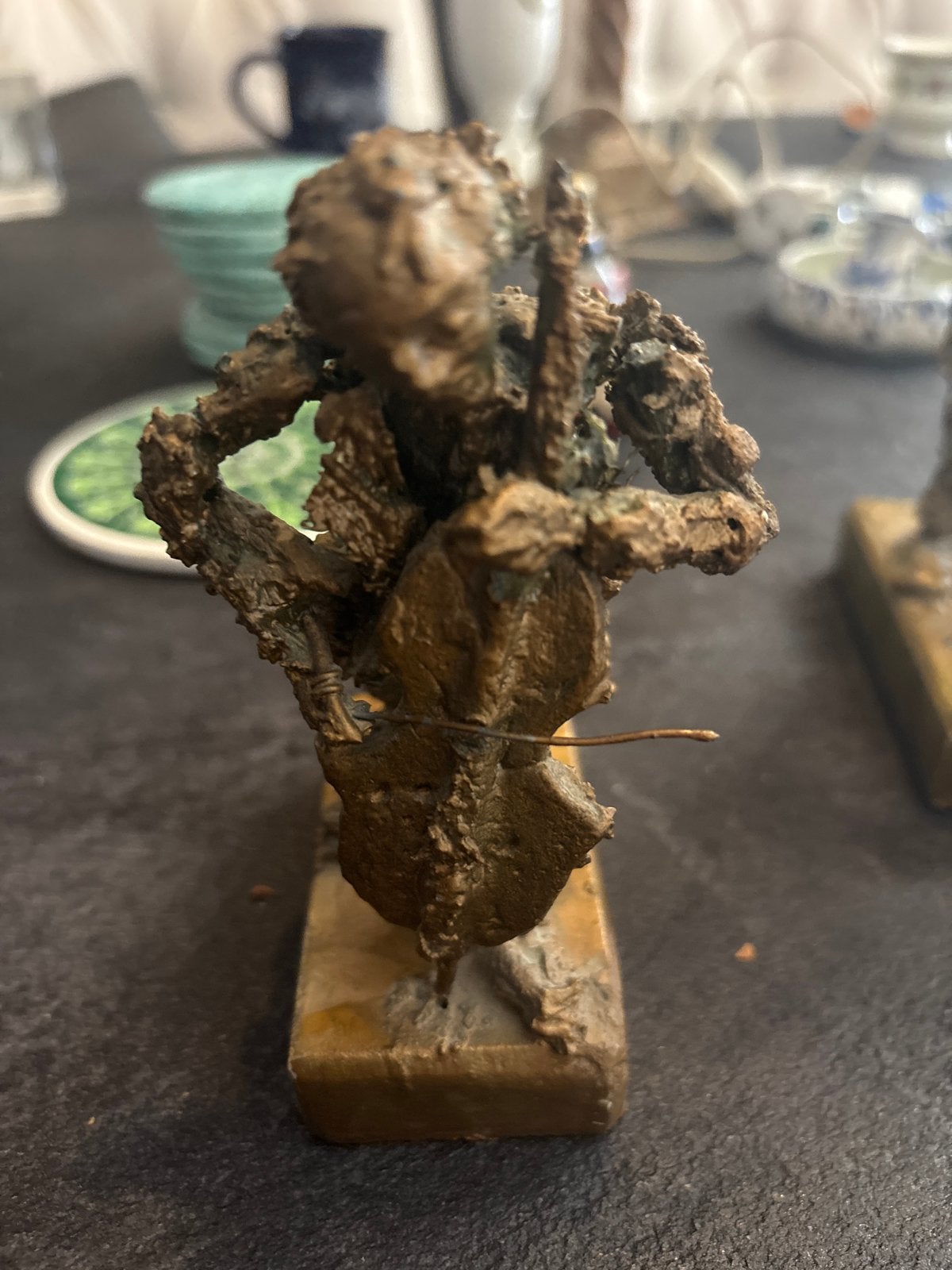 Bronzen beeldjes van cellisten gedateerd 1981/1982, Groep mensen, Minder dan 20 cm, Ophalen of Verzenden, Brons
