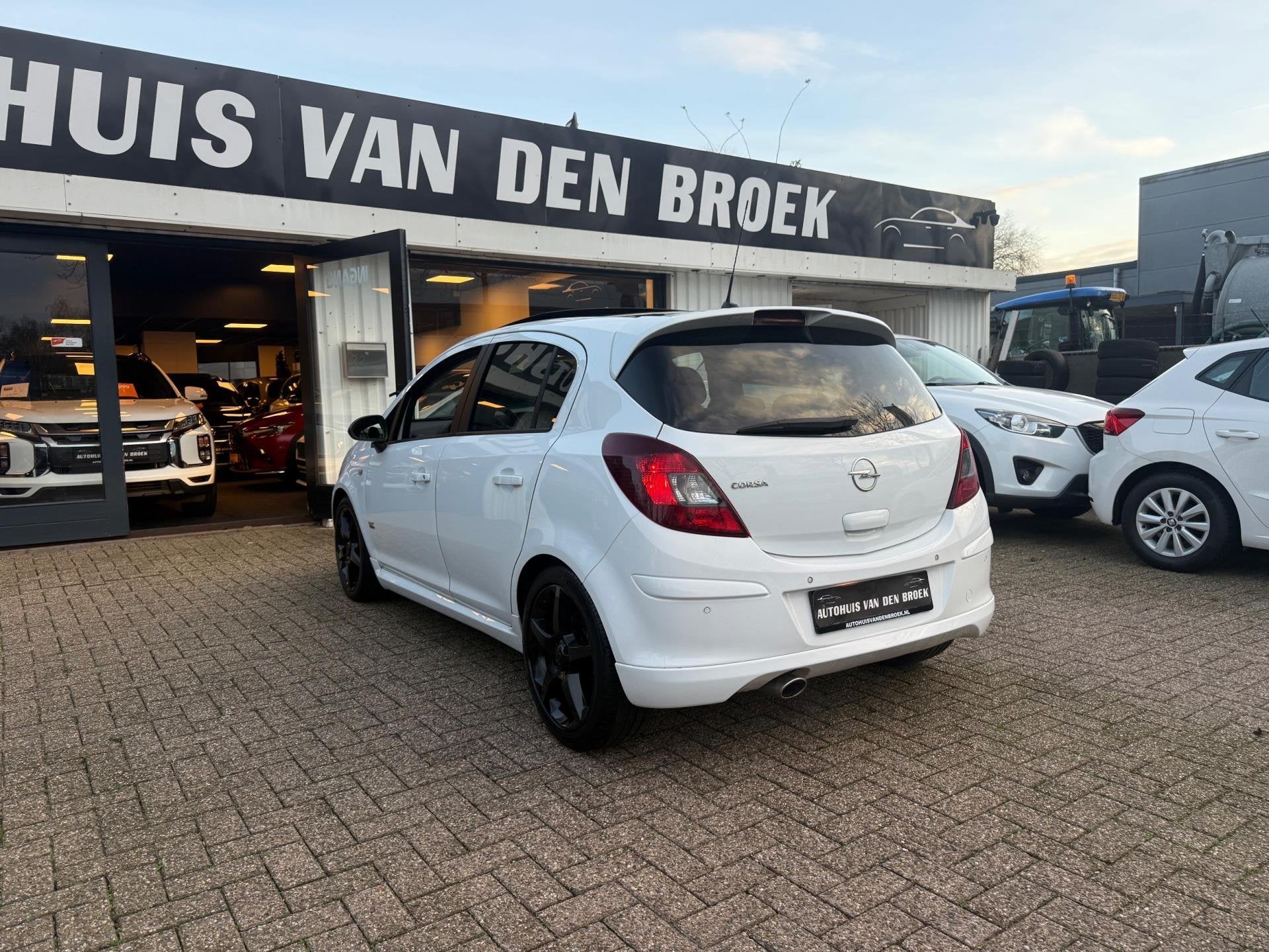 Opel Corsa 1.4-16V OPC-Line|5Deurs|Pano|Cruise|Clima|Stuur+S, Voorwielaandrijving, Zwart, 4 cilinders, Wit