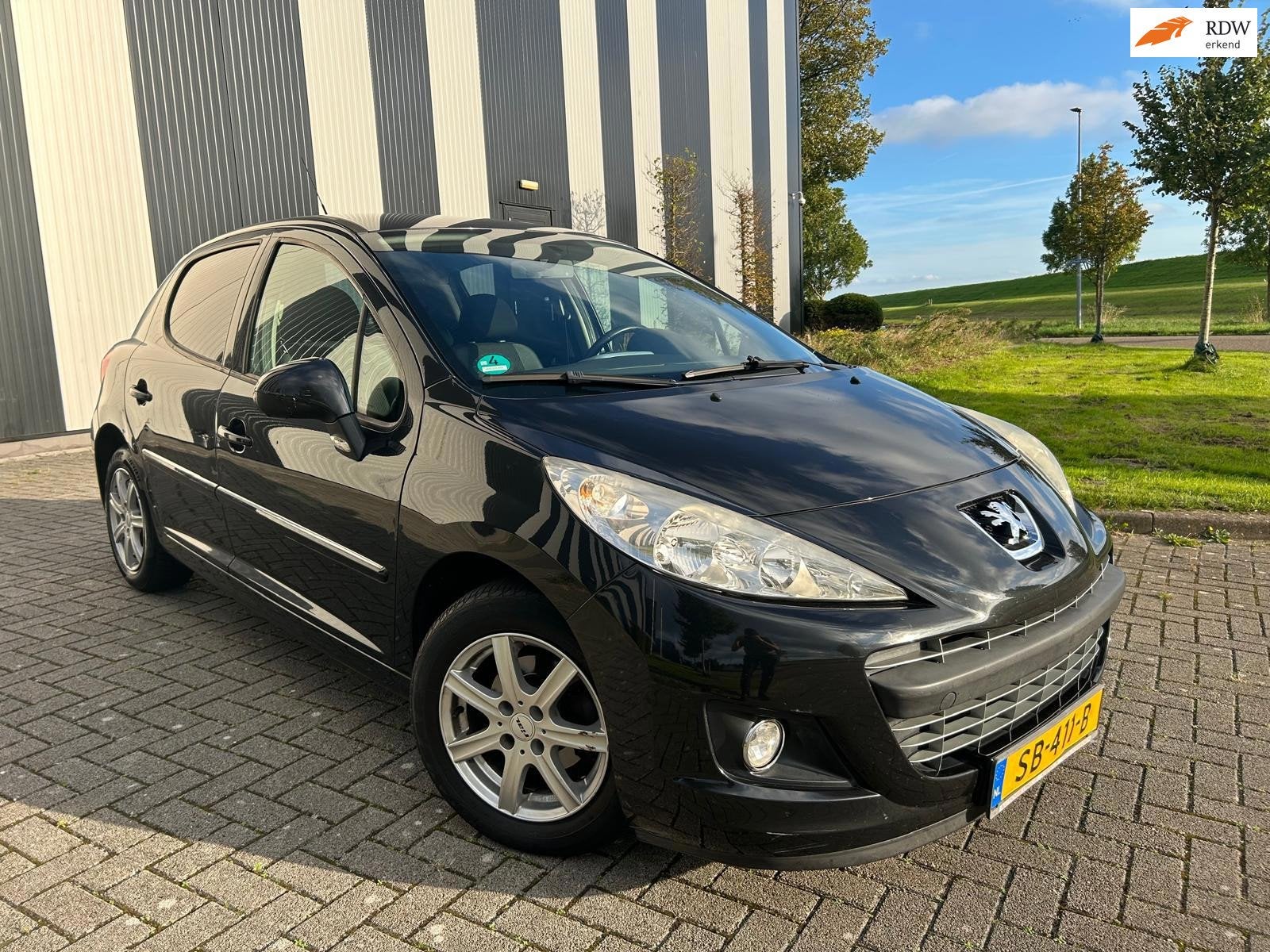 Peugeot 207 1.4 Acces Lite Airco-Trekhaak-Lmv, Auto's, Voorwielaandrijving, Euro 5, 4 cilinders, Bedrijf