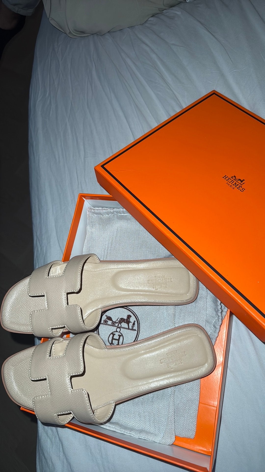 Hermes slippers, Kleding | Dames, Ophalen, Zo goed als nieuw, Beige