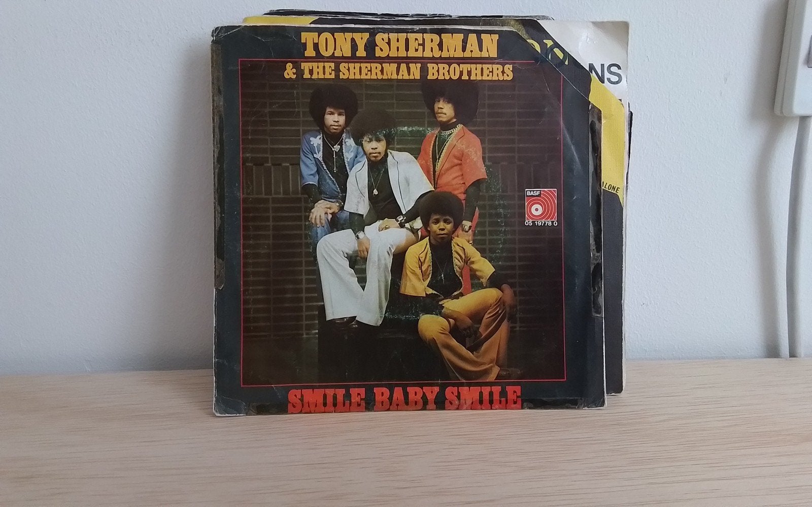 Tony Sherman & the Sherman Brothers - smile baby smile, Ophalen of Verzenden, Gebruikt, Pop