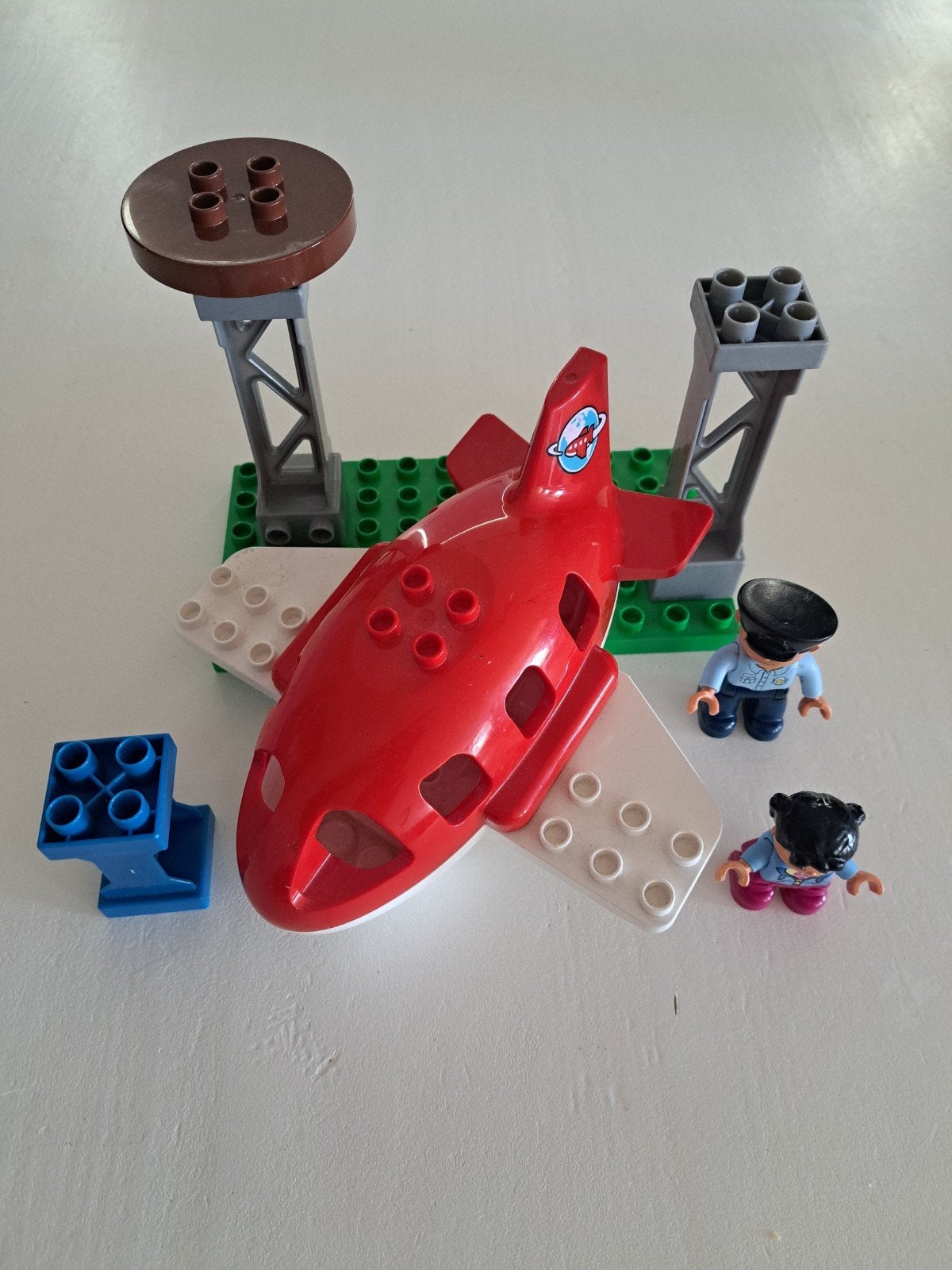 Duplo Vliegtuig m6et Landingsbaan en 2 Poppetjes, Ophalen of Verzenden, Gebruikt, Duplo